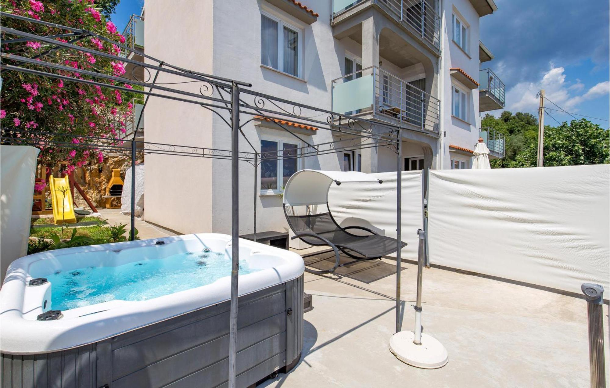 1 Bedroom Gorgeous Apartment In Mošćenička Draga Exterior foto